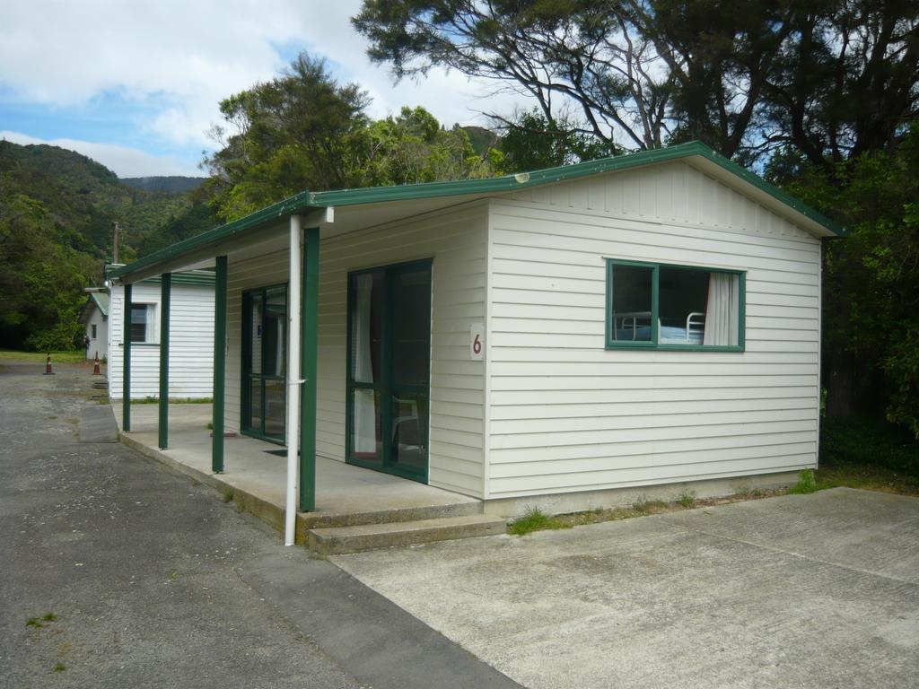 Alexanders Holiday Park Hotel Picton Exterior photo